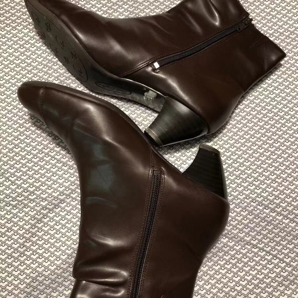 Shoes - Picture 3 of 5